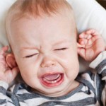 Как определить что у ребенка болят уши