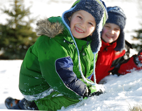 Безопасная и удобная зимняя одежда для детей