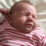 Насморк у новорожденного: причины, лечение и советы