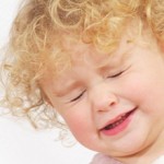 Если ребенок часто моргает глазами: причины и лечение
